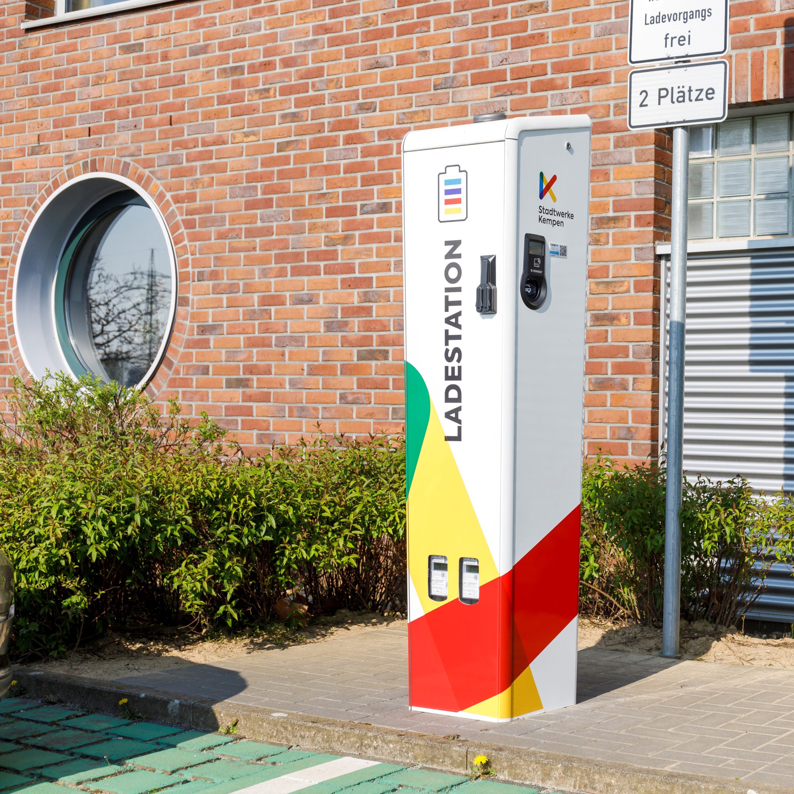 stadtwerke-kempen-autostrom-oeffentlich-laden-ladesäule